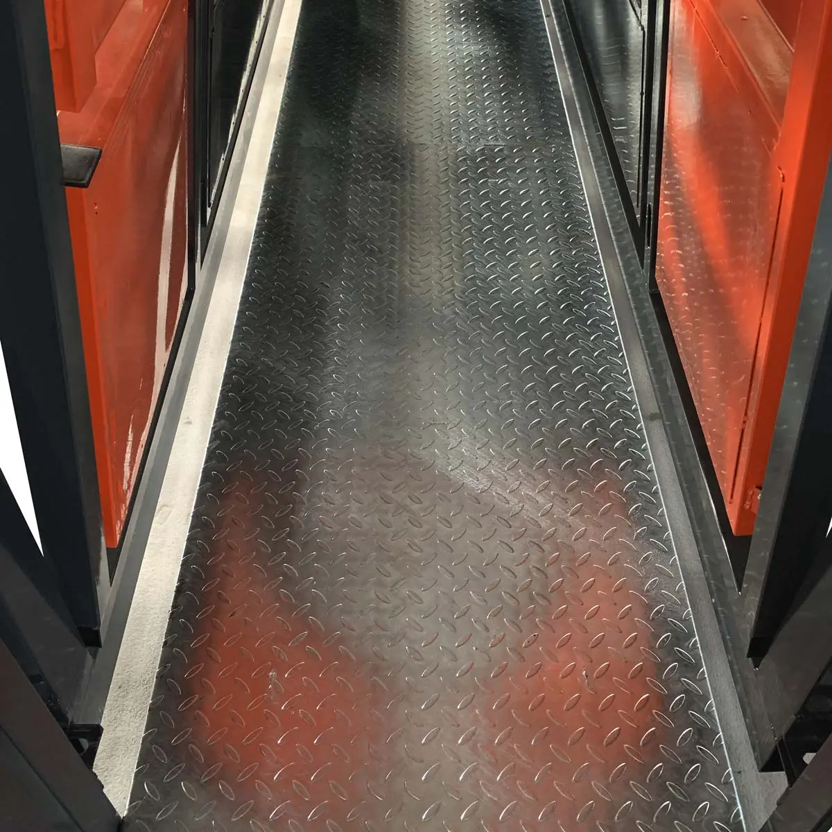 10' Squeeze Cattle Work Chute 4500-lb Weight Scale, Side Exit, Side Squeeze, Upper/Lower Swing Openings, LCD Weight Display, TMG-CSC11 - Image 5